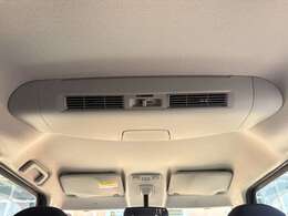 後席も快適☆リヤシーリングファンです！後席に風を送り、空気を循環させてくれる機能です。