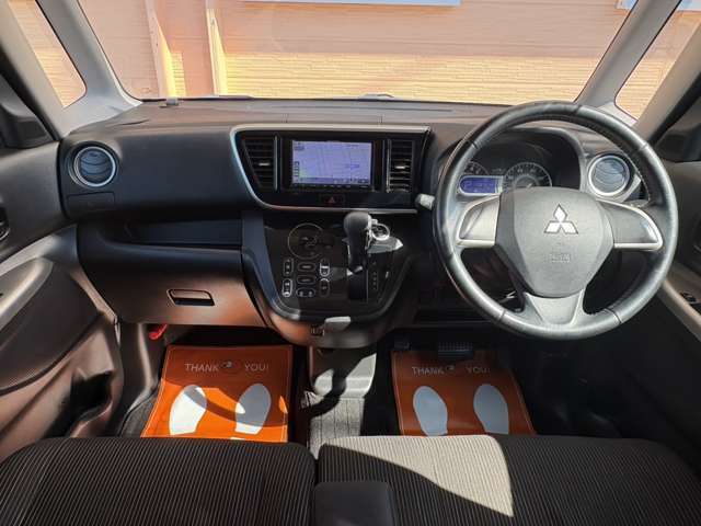 シフトは人気のインパネシフトなので扱いやすく、操作性◎♪目立つダメージはありません♪