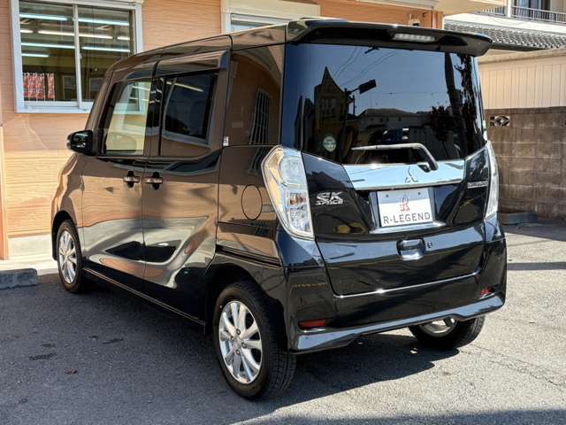 リアはプライバシーガラスなので安全性、防犯性は◎♪またUVカットの効果もあり嬉しい限りです♪