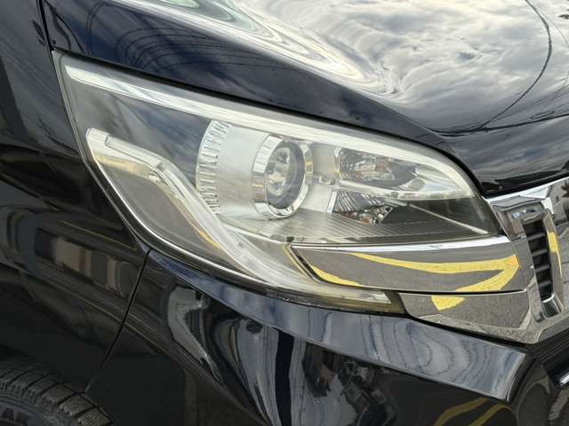 ヘッドライトに曇りやヒビ割れは無く、綺麗な状態です♪LEDバルブに変更も可能です。お気軽にご相談下さい♪