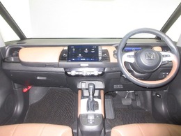 インパネ周りはこのようなレイアウトになっております。