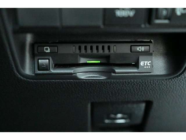 ETC車載器です。　高速・有料道路の料金をキャッシュレス、スムーズに通過できます。