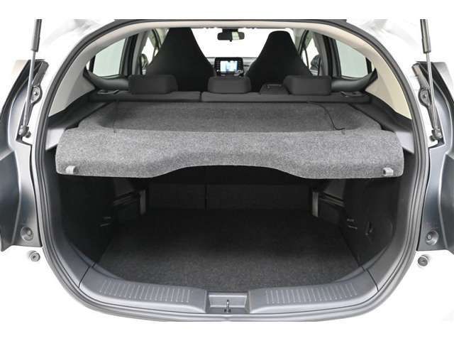 トノカバーを装着すると、外から荷物を見られることがなく、盗難防止にもなります。