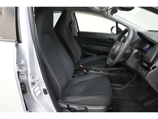 運転席/助手席です。　ヘッドレスト一体型です。