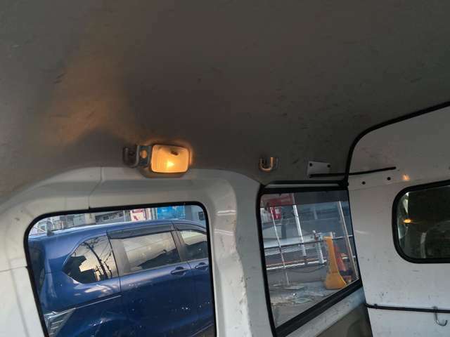 車内、作業灯あり！！