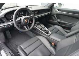 左ハンドル　登録済未使用車　レザーパッケージ