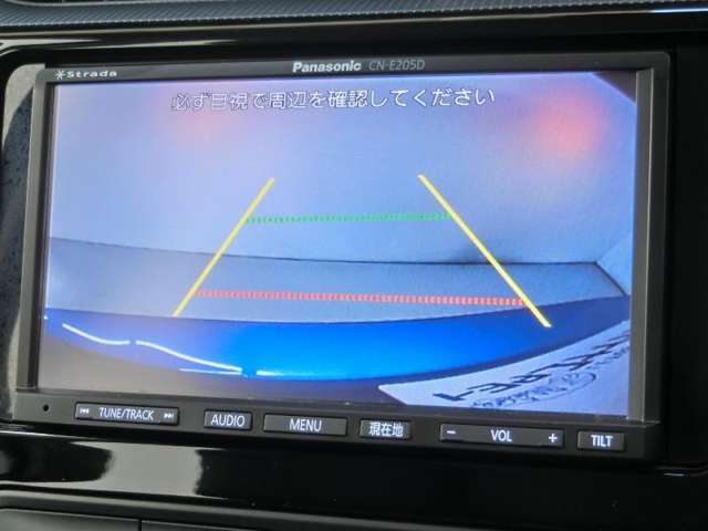 バックモニターで車庫入れも安心。