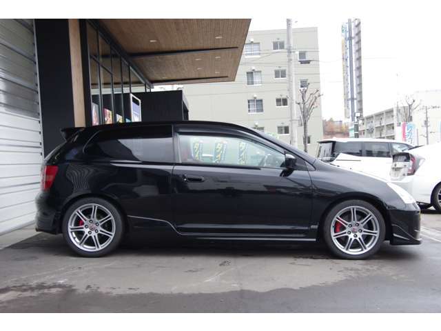 ◆わかりやすく丁寧な対応◆　　　おクルマのご購入が初めての方や、おクルマに詳しくない方でもわかりやすく丁寧な説明を心掛け、お客様に納得していただくことを心掛けております。