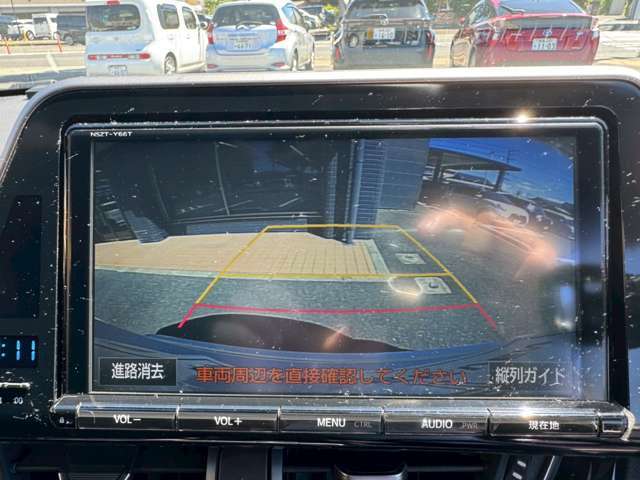 駐車時、後方の映像がモニターで確認できます。狭い場所での駐車もスムーズです。