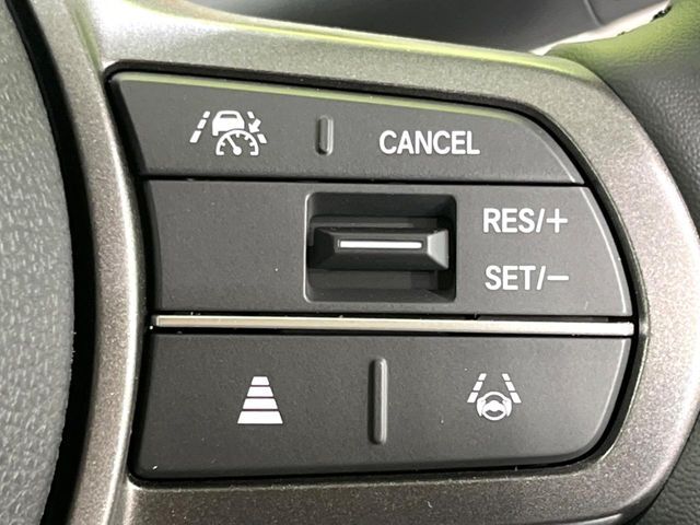 【アダプティブクルーズコントロール】高速道路での長距離走行が楽に！！自動で速度を保つクルーズコントロールが、衝突軽減システムと連携し、前方の車両を感知して車間を保つように速度調節してくれます！！