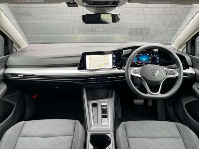 LIBERALAは、輸入車選びの新たなスタイルを提案するインポート・セレクト・ブランドです。オーナー様となる方がクルマから直接感じる感性を第一にした、最良の一台との出会いをコーディネートいたします。