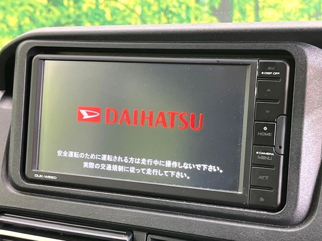 【ディスプレイオーディオ】お持ちのスマホやMP3プレイヤーとの無線接続で音楽再生が可能！コードで繋ぐわずらわしさも無く、手軽にお気に入りの音楽を楽しめます。