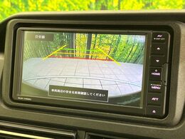 【バックカメラ】駐車時に後方がリアルタイム映像で確認できます。大型商業施設や立体駐車場での駐車時や、夜間のバック時に大活躍！運転スキルに関わらず、今や必須となった装備のひとつです！