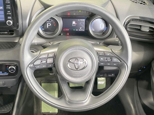 インテリアに合わせたデザインのステアリングは、運転される方のことも考え、運転しやすい形状、大きさです。是非一度、実際に触ってお確かめください。