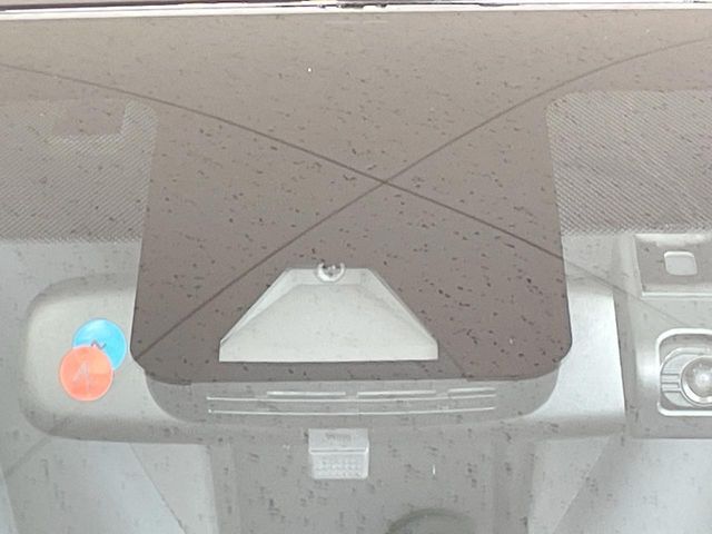 【トヨタセーフティセンス】走行中に前方の車両等を認識し、衝突しそうな時は警報とブレーキで衝突回避と被害軽減をアシスト。より安全にドライブをお楽しみいただけます。