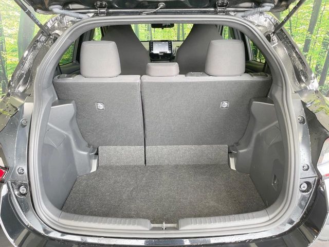 普段のお買い物や通勤、送迎等に十分な荷室スペースを確保しております。セカンドシートを倒すと、大きな荷物の積載も可能です♪