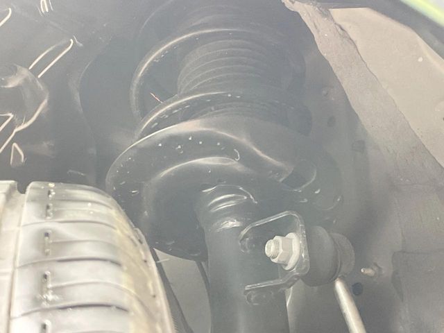 お車を安心してお乗りいただく為には、足回りの定期点検が欠かせません。サービスサポート（有償保証）では無料点検もご提供しており、安心のカーライフをお過ごしいただけるサポート体制が整っています。