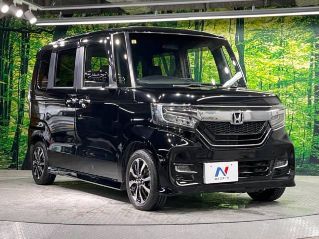 大好評のボディコーティング「弾スプラッシュコート」もご納車までに施工可能。通常のガラスコートと異なる、耐久年数6年の無機質ガラスコーティングが、ボディをキレイな状態に保ってくれます。