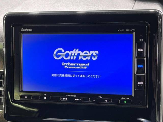 【純正ナビ】人気の純正ナビを装備しております。ナビの使いやすさはもちろん、オーディオ機能も充実！キャンプや旅行はもちろん、通勤や買い物など普段のドライブも楽しくなるはず♪