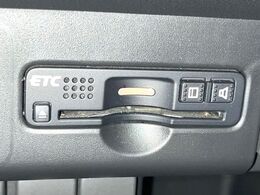 【ETC】高速道路の料金所をストレスなく通過！話題のスポットやサービスエリアに多い「スマートIC」利用時は必須のアイテムです。当店でセットアップを実施、ご納車当日からすぐにご利用いただけます！