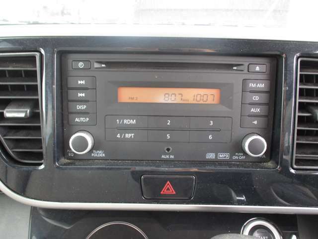 こちらのお車にはCDラジオデッキが付いています！
