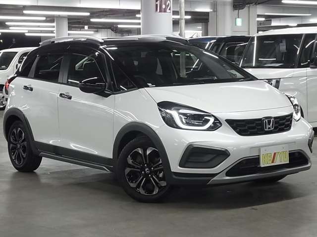 雨が降ってもゆったりと車選びができる全天候型立体展示場！エスカレーター完備！