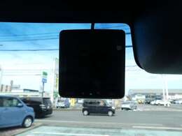 純正ドライブレコーダーが装着されています