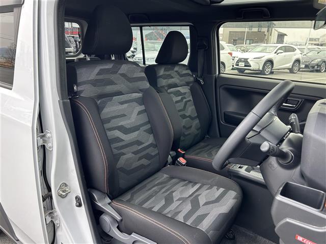【運転席】座り心地が良いシートなので長時間の運転でも快適にお過ごしいただけます。新品のフロアマットのご注文も可能です。掲載箇所以外にご希望の写真がございましたらお気軽にお問い合わせ下さい。