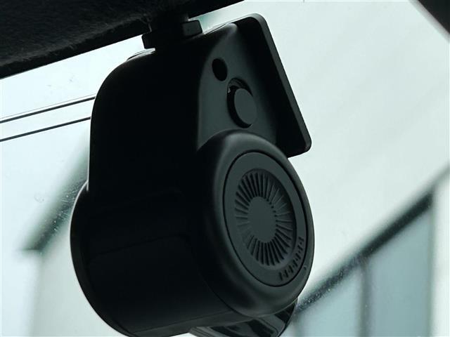 【ドライブレコーダー】映像・音声などの運転中の記録を残します。事故などを起こした起こされた時の証拠になりえますので、もしも時でも安心ですね。