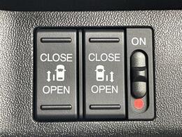 【両側パワースライドドア】小さなお子さまでもボタン一つで乗り降りラクラクです！両手に荷物を抱えている状態でもボタンを押せば自動で開閉するので、お買い物やお出かけの際にはとっても重宝します！