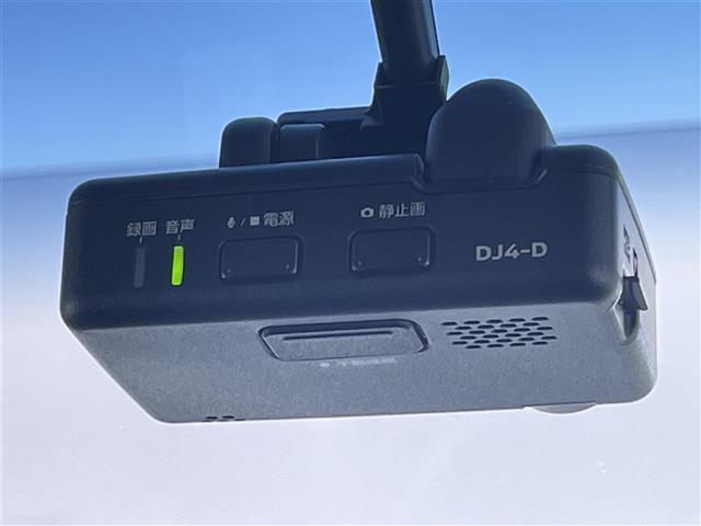 【ドライブレコーダー】運転中の記録を残します。事故などを起こした、起こされた時の証拠を残します。最新機種へのアップグレードも可能となっておりますので、ご相談ください。