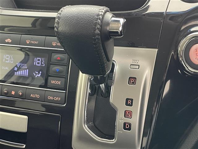 【全車速追従機能付クルーズコントロール】0～100km/hの車速域で先行車に追従走行。渋滞時でも一定の車間距離を保って追従走行し、先行車が停止すると減速、停止し、停止状態を保持します。