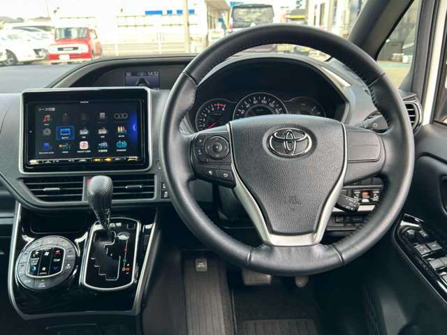 運転席もキレイです