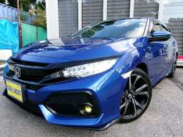 FK型シビックはフロントフェイスがスタイリッシュめちゃめちゃカッコイイですよね！LEDのヘッドライトにイエローのフォグライトがブルーのボディに非常に映えてカッコイイです！是非店頭で現車をご覧ください！