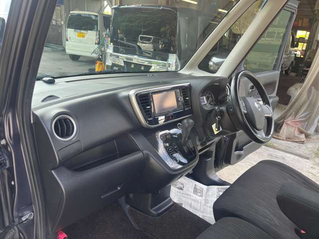ゆったり乗車できます。室内広々で長距離運転も疲れを軽減。全体的に綺麗な室内です。