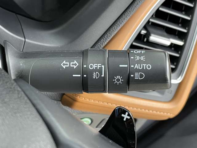 【操作レバー】ウインカーやフォグランプ、ワイパーの操作など安全に運行するために必要不可欠な部分です。手に触れる部分です。気になる方は室内除菌などのオプションをお申し付けください。