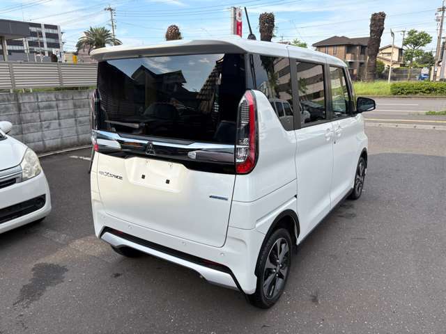 国家資格所持の整備士がいるので法定項目をチェックします、より安心してお客様に乗っていただけると思います。