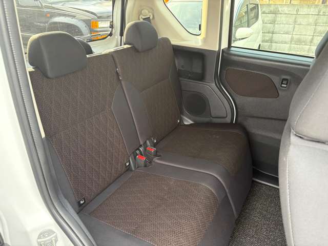 当店ではセラミックコーティングにも力を入れています。滑らかさ・耐久性・光沢・疎水性の基本性能を備えつつ、コストパフォーマンスに優れたセラミック皮膜ガラスコーティングです。詳しくはお問い合わせ下さい。