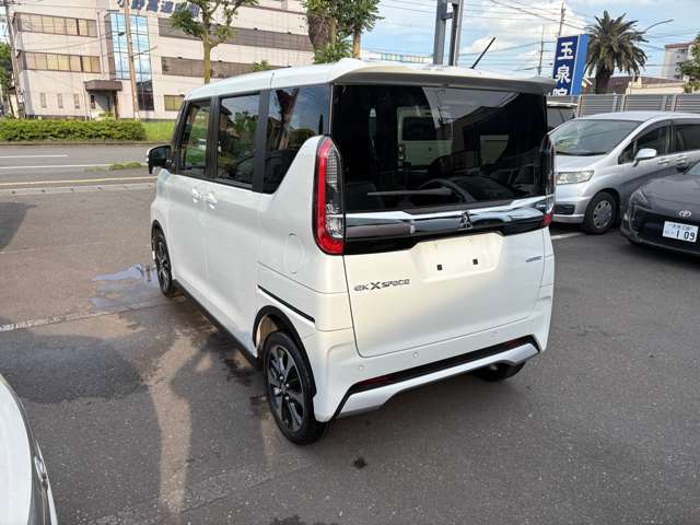 当店ではセラミックコーティングにも力を入れています。滑らかさ・耐久性・光沢・疎水性の基本性能を備えつつ、コストパフォーマンスに優れたセラミック皮膜ガラスコーティングです。詳しくはお問い合わせ下さい。