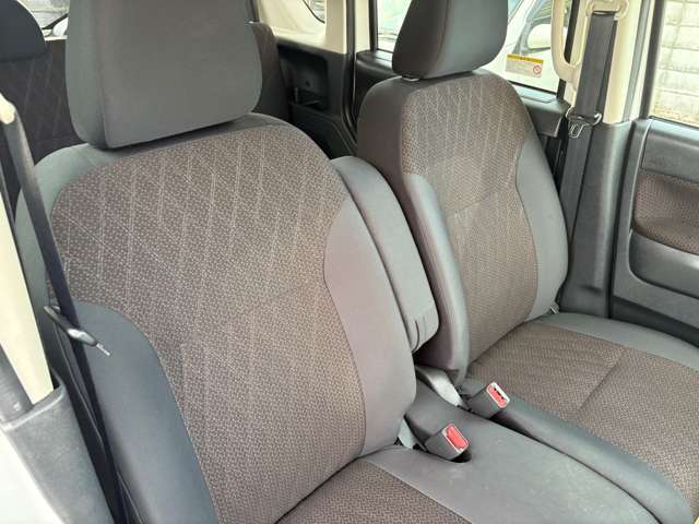 国家資格所持の整備士がいるので法定項目をチェックします、より安心してお客様に乗っていただけると思います。