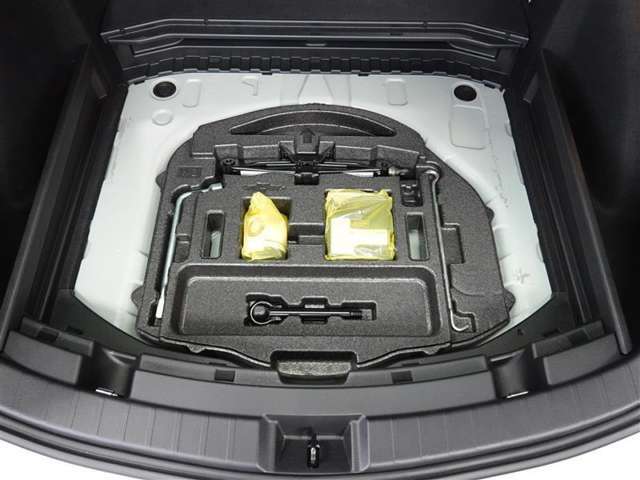 パンク修理キットを装備しております。