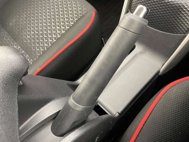 【シフトレバー】シフトも操作しやすく快適なドライブを楽しんでいただけます！