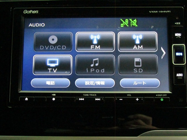ナビ機能だけでなく、Bluetooth、フルセグテレビ、DVDとCD再生など、オーディオ機能がついています。