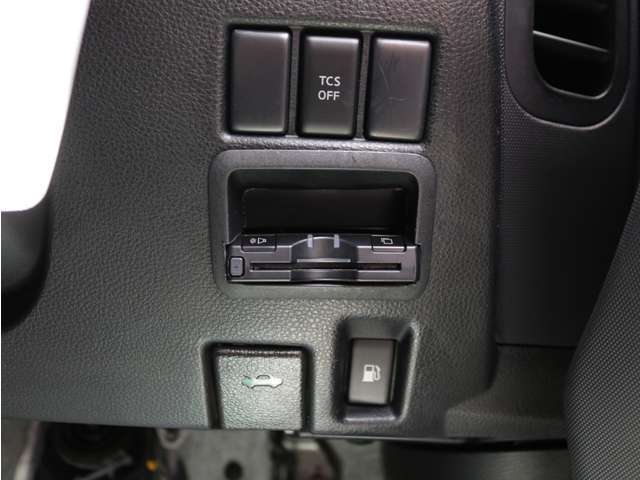 ETCももちろん装備！いまや無い車はないのではないかというくらいですがこちらも例外ではなく装備されております！後からつける手間もお金もかからず高速もスイスイなので友達・家族と遠出も楽しくなるはずです
