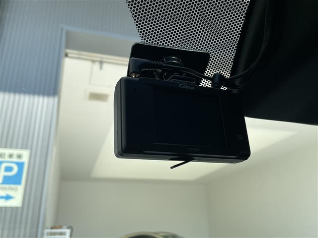 【バックミラー】『バックミラー周辺』の画像になります。写真の内容に関してご不明点、ご質問等がございましたらお気軽にガリバー店舗までお問い合わせください。