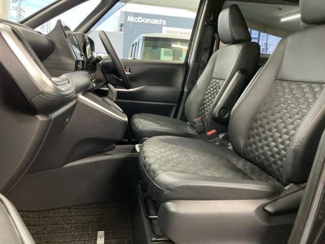 WECARSでは各商談席に大型モニターをご用意しております！見やすい大画面でゆったりと全国の在庫をご覧いただけます！是非ご来店お待ちしております！