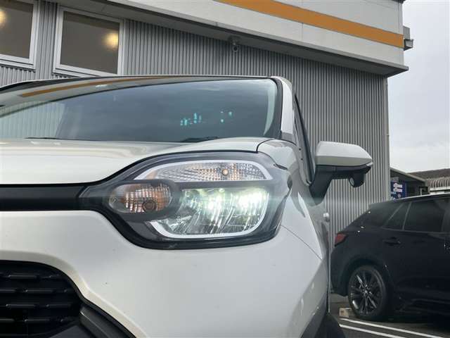 LEDヘッドライトです。デザイン性がよくとても明るいので、夜間の走行や悪天候でも安心です。しかも長寿命！