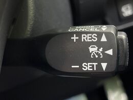 【レーダークルーズコントロール】高速道路での長距離走行が楽に！！自動で速度を保つクルーズコントロールが、衝突軽減システムと連携し、前方の車両を感知して車間を保つように速度調節してくれます！！