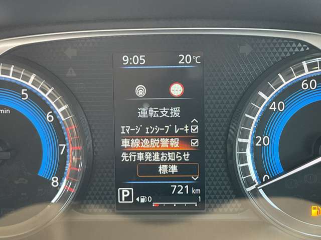 【車線逸脱防止支援システム】車線をはみ出す可能性がある場合に警報音で知らせます。また、同時にブレーキを短時間制御し、クルマを車線内に戻す操作をアシストします。