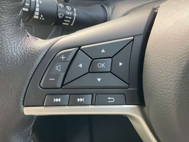 ナビ操作も簡単なステアリングスイッチ搭載車！